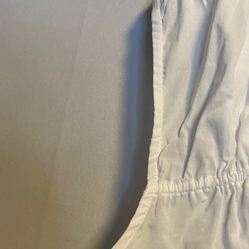 Divided White Sleeveless Top with Tie Detail - Picture 5 of 7